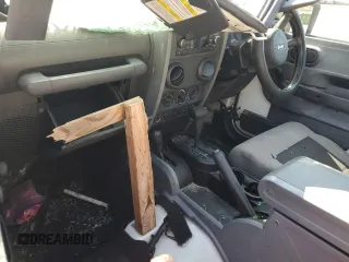 2008 Jeep Wrangler X с VIN 1J4FZ24198L511466, выставлен на аукционе Copart как лот 70196544 с пробегом Не указан миль и Списание • Salvage title. История ставок и продаж доступна на DreamBid. Изображение 8.