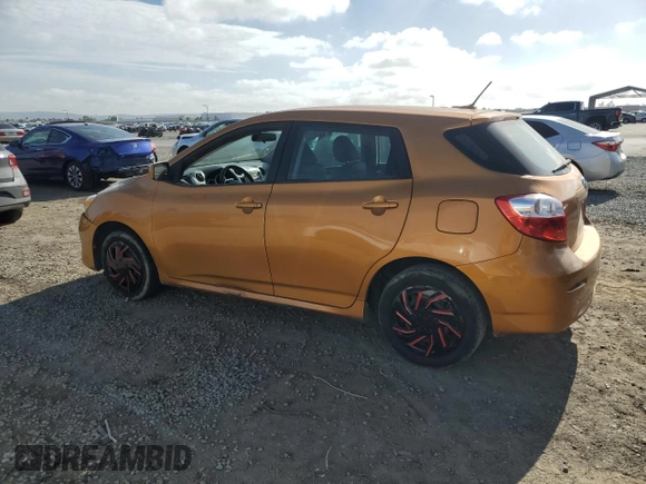 2009 Toyota Matrix z VIN 2T1KU40E99C023747, wystawiony jako Copart lot #56692735 z przebiegiem 190 515 mil mil oraz Czysty tytuł • Clean title. Historia ofert i sprzedaży dostępna na DreamBid. Obrazek 2.
