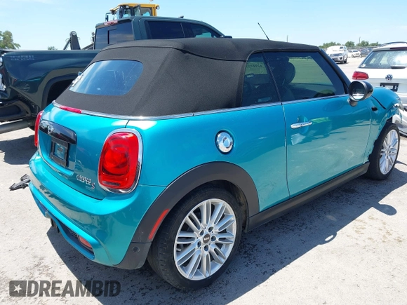 2017 MINI Convertible Cooper S z VIN WMWWG9C30H3C80917, wystawiony jako IAAI lot #42227320 z przebiegiem 38 490 mil mil oraz . Historia ofert i sprzedaży dostępna na DreamBid. Obrazek 4.