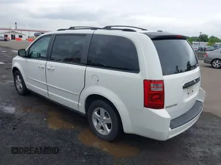 2010 Dodge Grand Caravan Hero z VIN 2D4RN3D15AR490314, wystawiony jako IAAI lot #42393495 z przebiegiem 231 813 mil mil oraz . Historia ofert i sprzedaży dostępna na DreamBid. Obrazek 3.