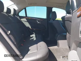 2011 Mercedes-Benz E 350 Luxury z VIN WDDHF2EB6BA505602, wystawiony jako IAAI lot #41859128 z przebiegiem 114 146 mil mil oraz . Historia ofert i sprzedaży dostępna na DreamBid. Obrazek 8.
