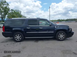 2007 Cadillac Escalade ESV z VIN 1GYFK66897R288492, wystawiony jako IAAI lot #41935413 z przebiegiem 205 756 mil mil oraz . Historia ofert i sprzedaży dostępna na DreamBid. Obrazek 14.
