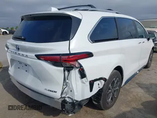 2025 Toyota Sienna Platinum z VIN 5TDESKFC0SS168394, wystawiony jako IAAI lot #42110535 z przebiegiem 7 905 mil mil oraz . Historia ofert i sprzedaży dostępna na DreamBid. Obrazek 4.