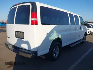 2020 Chevrolet Express Passenger LT z VIN 1GAZGPFGXL1268223, wystawiony jako IAAI lot #41466619 z przebiegiem 219 671 mil mil oraz . Historia ofert i sprzedaży dostępna na DreamBid. Obrazek 4.