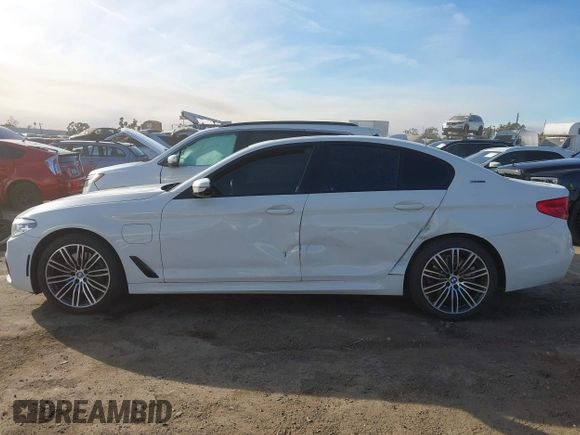 2019 BMW 5 Series 530e iPerformance with VIN WBAJA9C55KB254885, listed as a IAAI auction lot 41398164 with 62,781 mi miles. Bid and sale history available at carsss.com. Image 14.