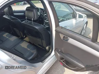 2013 Mercedes-Benz C 300 Sport с VIN WDDGF8AB5DR283434, выставлен на аукционе IAAI как лот 42375781 с пробегом 87 364 миль миль и . История ставок и продаж доступна на DreamBid. Изображение 8.
