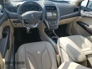 2017 Lincoln MKC Reserve z VIN 5LMCJ3C93HUL02501, wystawiony jako Copart lot #52039435 z przebiegiem 77 052 mil mil oraz Szkody całkowita. Historia ofert i sprzedaży dostępna na DreamBid. Obrazek 8.