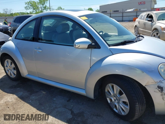 2008 Volkswagen New Beetle Coupe S with VIN 3VWRW31C88M509260, listed as a IAAI auction lot 42032305 with 122,760 mi miles. Bid and sale history available at carsss.com. Image 13.