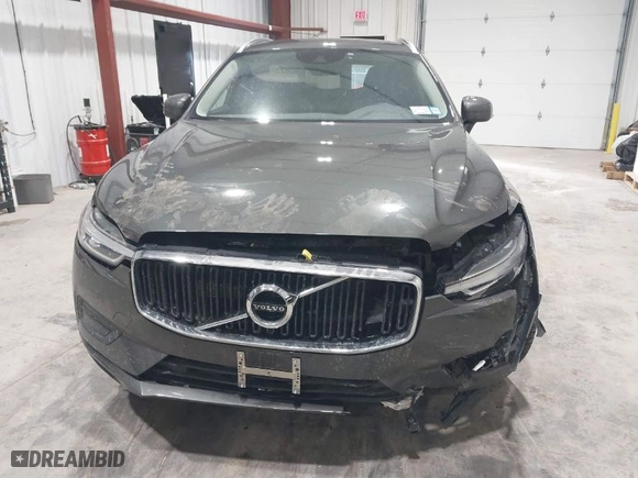 2018 Volvo XC60 Momentum with VIN YV4102RK9J1035861, listed as a IAAI auction lot 41482202 with 44,317 mi miles. Bid and sale history available at carsss.com. Image 12.