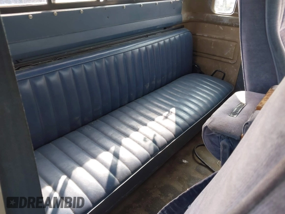 1985 Ford F-250 z VIN 1FTHX25L8FKA37064, wystawiony jako IAAI lot #42373947 z przebiegiem 12 428 mil mil oraz . Historia ofert i sprzedaży dostępna na DreamBid. Obrazek 8.