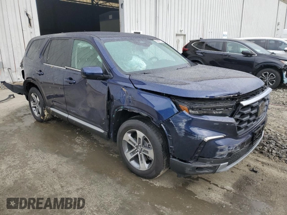 2024 Honda Pilot EX-L 8 Passenger with VIN 5FNYG1H43RB040972, listed as a Copart auction lot 47807115 with 8,930 mi miles and Salvage Title. Bid and sale history available at carsss.com. Image 4.