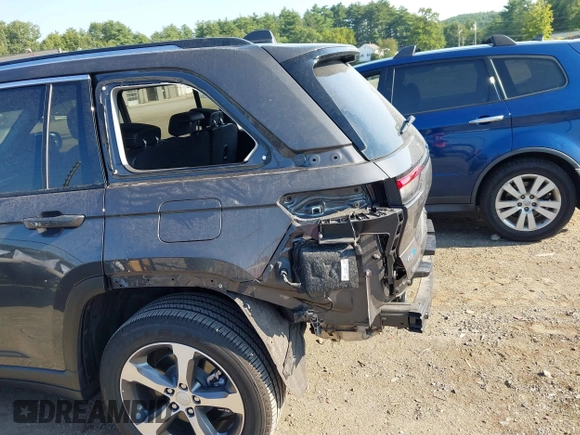 2023 Jeep Grand Cherokee z VIN 1C4RJYB69PC582211, wystawiony jako IAAI lot #40186115 z przebiegiem 3 119 mil mil oraz . Historia ofert i sprzedaży dostępna na DreamBid. Obrazek 20.