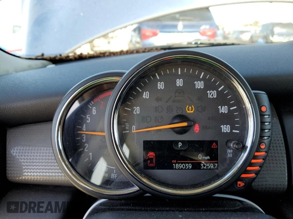 2014 MINI Hardtop with VIN WMWXM5C52ET932677, listed as a Copart auction lot 53486865 with 189,039 mi miles and Salvage title. Bid and sale history available at DreamBid. Image 9.