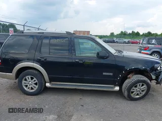 2006 Ford Explorer Eddie Bauer z VIN 1FMEU74806UA38750, wystawiony jako IAAI lot #42684165 z przebiegiem 140 550 mil mil oraz . Historia ofert i sprzedaży dostępna na DreamBid. Obrazek 13.