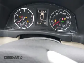 2015 Volkswagen Tiguan SE z VIN WVGBV7AX5FW584833, wystawiony jako IAAI lot #41855476 z przebiegiem 123 299 mil mil oraz . Historia ofert i sprzedaży dostępna na DreamBid. Obrazek 7.