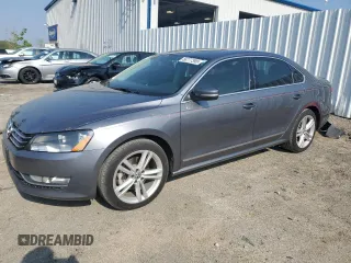 2015 Volkswagen Passat SEL Premium z VIN 1VWCV7A33FC070144, wystawiony jako Copart lot #56777395 z przebiegiem 115 667 mil mil oraz Nie do naprawy • Non repairable. Historia ofert i sprzedaży dostępna na DreamBid. Obrazek 1.
