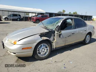 2001 Saturn SL z VIN 1G8ZK52731Z281517, wystawiony jako Copart lot #75955954 z przebiegiem 236 865 mil mil oraz Szkody całkowita. Historia ofert i sprzedaży dostępna na DreamBid. Obrazek 1.