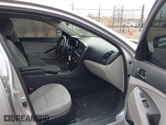 2014 Kia Optima LX z VIN KNAGM4A73E5495744, wystawiony jako IAAI lot #41823853 z przebiegiem 212 900 mil mil oraz . Historia ofert i sprzedaży dostępna na DreamBid. Obrazek 5.