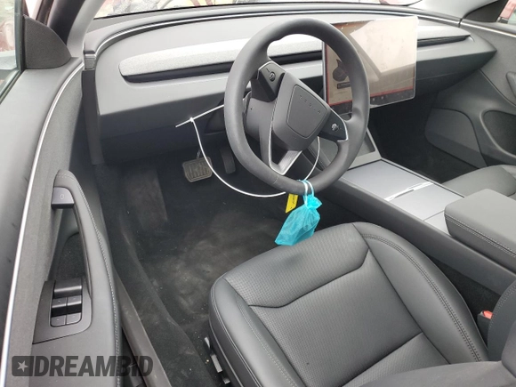 2024 Tesla Model 3 z VIN 5YJ3E1EA8RF848065, wystawiony jako Copart lot #82765684 z przebiegiem 3782 mil mil oraz Szkody całkowita. Historia ofert i sprzedaży dostępna na DreamBid. Obrazek 8.