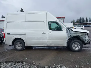 2021 Nissan NV Cargo SV z VIN 1N6BF0LY8MN803945, wystawiony jako IAAI lot #41459255 z przebiegiem 70 324 mil mil oraz . Historia ofert i sprzedaży dostępna na DreamBid. Obrazek 14.