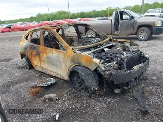 2020 Ford Escape Titanium z VIN 1FMCU9J92LUB90492, wystawiony jako IAAI lot #42243861 z przebiegiem 60 001 mil mil oraz . Historia ofert i sprzedaży dostępna na DreamBid. Obrazek 1.