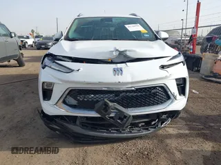 2025 Buick Encore GX Sport Touring с VIN KL4AMDSL4SB011771, выставлен на аукционе IAAI как лот 41718956 с пробегом 15 720 миль миль и . История ставок и продаж доступна на DreamBid. Изображение 6.