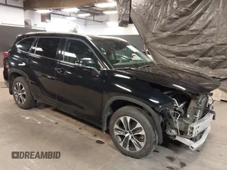 2022 Toyota Highlander XLE with VIN 5TDGZRBH5NS582385, listed as a IAAI auction lot 40556105 with 136,643 mi miles and . Bid and sale history available at DreamBid. Image 1.
