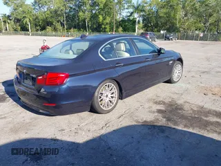 2012 BMW 5 Series 528i xDrive z VIN WBAXH5C5XCDW03172, wystawiony jako IAAI lot #41764283 z przebiegiem 114 206 mil mil oraz . Historia ofert i sprzedaży dostępna na DreamBid. Obrazek 4.