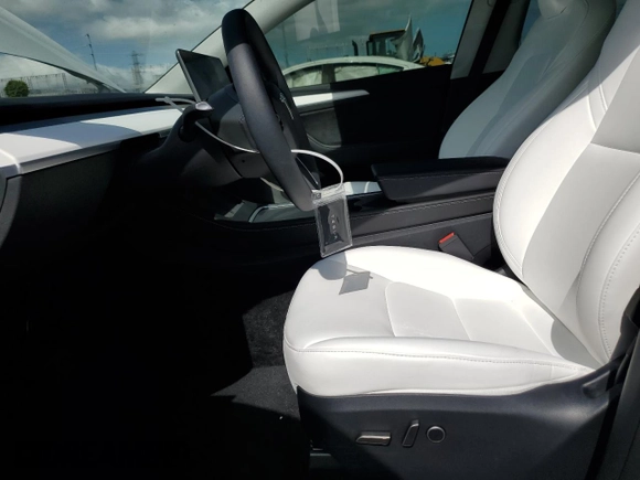 2024 Tesla Model Y Long Range with VIN 7SAYGDEE2RF090540, listed as a Copart auction lot 56684505 with 18,261 mi miles and Salvage title. Bid and sale history available at DreamBid. Image 7.