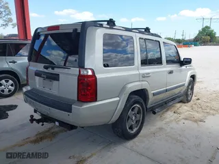2008 Jeep Commander Sport with VIN 1J8HH48K08C200971, listed as a IAAI auction lot 42046063 with 232,501 mi miles. Bid and sale history available at carsss.com. Image 4.