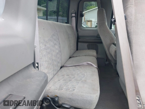 2000 Ford F-250 XL with VIN 1FTNX21L0YEB68631, listed as a IAAI auction lot 42639352 with 263,245 mi miles and . Bid and sale history available at DreamBid. Image 8.