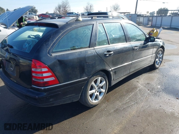 2005 Mercedes-Benz C 240 z VIN WDBRH61J65F602981, wystawiony jako IAAI lot #41388351 z przebiegiem 207 632 mil mil oraz . Historia ofert i sprzedaży dostępna na DreamBid. Obrazek 4.