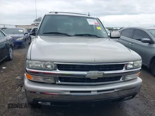 2005 Chevrolet Suburban LT z VIN 3GNEC16ZX5G197892, wystawiony jako IAAI lot #42045100 z przebiegiem 262 665 mil mil oraz . Historia ofert i sprzedaży dostępna na DreamBid. Obrazek 12.
