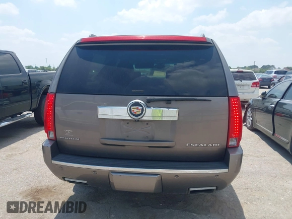 2014 Cadillac Escalade ESV Platinum with VIN 1GYS3KEF9ER241951, listed as a IAAI auction lot 42329074 with 239,665 mi miles and . Bid and sale history available at DreamBid. Image 16.