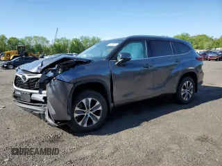 2021 Toyota Highlander XLE with VIN 5TDGZRBH4MS078778, listed as a Copart auction lot 56496855 with 35,563 mi miles and Salvage title. Bid and sale history available at DreamBid. Image 1.