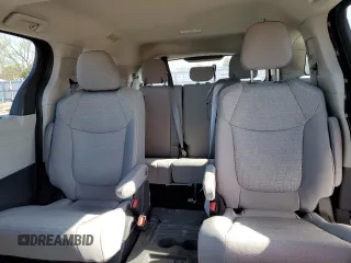 2024 Toyota Sienna LE z VIN 5TDBSKFC4RS136089, wystawiony jako Copart lot #52111725 z przebiegiem 9 412 mil mil oraz Szkoda całkowita • Salvage title. Historia ofert i sprzedaży dostępna na DreamBid. Obrazek 10.