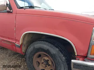 1989 Chevrolet C/K 1500 with VIN 1GCDC14K8KE209583, listed as a IAAI auction lot 41740129 with 355,007 mi miles. Bid and sale history available at carsss.com. Image 6.