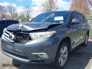 2013 Toyota Highlander Limited with VIN 5TDDK3EH8DS275226, listed as a IAAI auction lot 41990224 with 208,315 mi miles. Bid and sale history available at carsss.com. Image 18.