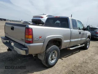 2000 GMC Sierra 2500 SLE z VIN 1GTGK29U1YE324924, wystawiony jako Copart lot #56182795 z przebiegiem 349 358 mil mil oraz Szkoda całkowita • Salvage title. Historia ofert i sprzedaży dostępna na DreamBid. Obrazek 3.