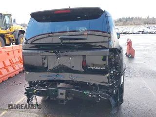 2024 Toyota Land Cruiser z VIN JTEABFAJ7RK015987, wystawiony jako IAAI lot #41168318 z przebiegiem 1662 mil mil oraz . Historia ofert i sprzedaży dostępna na DreamBid. Obrazek 6.