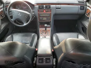 2000 Mercedes-Benz E-Class with VIN WDBJF82J4YX042051, listed as a Copart auction lot 72147904 with 265,886 mi miles and Salvage Title. Bid and sale history available at carsss.com. Image 8.