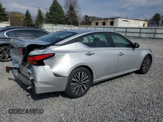 2024 Nissan Altima SV z VIN 1N4BL4DV5RN325486, wystawiony jako Copart lot #53510155 z przebiegiem 31 338 mil mil oraz Szkoda całkowita • Salvage title. Historia ofert i sprzedaży dostępna na DreamBid. Obrazek 3.