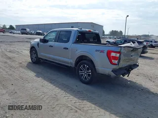 2023 Ford F-150 XL z VIN 1FTEW1CPXPKD29306, wystawiony jako IAAI lot #42616678 z przebiegiem 73 861 mil mil oraz . Historia ofert i sprzedaży dostępna na DreamBid. Obrazek 3.