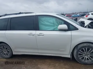 2018 Toyota Sienna XLE Auto Access Seat with VIN 5TDYZ3DC8JS906460, listed as a IAAI auction lot 41468064 with 87,750 mi miles. Bid and sale history available at carsss.com. Image 13.