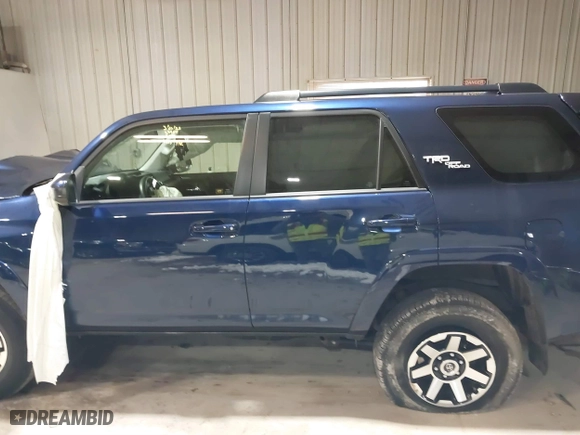 2019 Toyota 4Runner SR5 with VIN JTEBU5JR7K5617372, listed as a IAAI auction lot 41866928 with 52,088 mi miles. Bid and sale history available at carsss.com. Image 14.