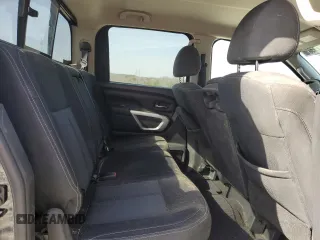 2018 Nissan Titan SV z VIN 1N6AA1EJ0JN504302, wystawiony jako Copart lot #48414435 z przebiegiem 72 766 mil mil oraz Szkoda całkowita • Salvage title. Historia ofert i sprzedaży dostępna na DreamBid. Obrazek 10.