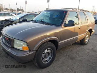 1998 GMC Jimmy SL with VIN 1GKCS13W1W2562133, listed as a IAAI auction lot 41159010 with 277,799 mi miles. Bid and sale history available at carsss.com. Image 18.