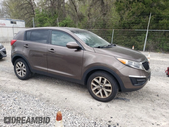 2015 Kia Sportage LX z VIN KNDPB3AC5F7728416, wystawiony jako Copart lot #54990375 z przebiegiem 194 934 mil mil oraz Czysty tytuł • Clean title. Historia ofert i sprzedaży dostępna na DreamBid. Obrazek 4.