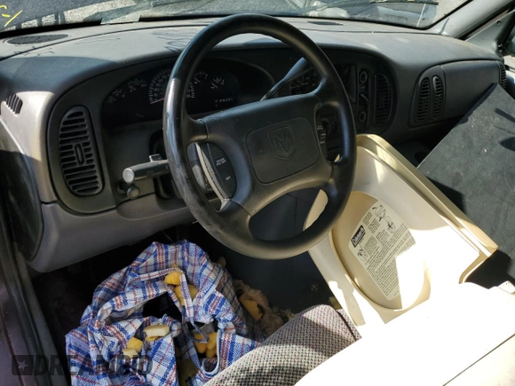 1999 Dodge Passenger z VIN 2B5WB35Z4XK558674, wystawiony jako Copart lot #50013815 z przebiegiem 140 979 mil mil oraz Szkoda całkowita • Salvage title. Historia ofert i sprzedaży dostępna na DreamBid. Obrazek 8.