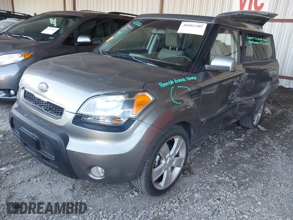 2010 Kia Soul + with VIN KNDJT2A26A7069775, listed as a IAAI auction lot 40402589 with 130,230 mi miles. Bid and sale history available at carsss.com. Image 2.